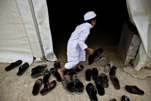 A child hurrying to go to mass in one of the camp's mosques. © Tom Verbruggen