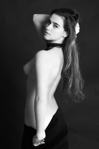 Alessandra bw black