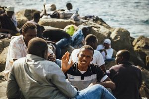 2015, french italian border is closed, several hundred people, survivors of Mediterranean, are stopped in there road for freedom.