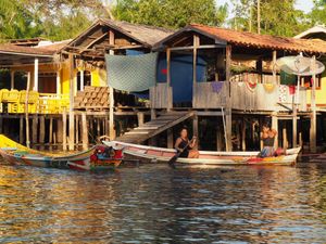 Women rowing, returning home (Saracá river community, Pará, Amazônia, Brazil)