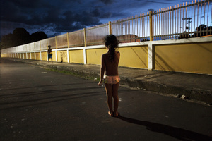 Notte per le strade dell'Amazzonia