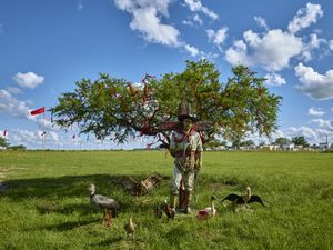 Sculpture portraying Gauchito Gil surrounded by the favourite birds of the popular saint, Solaris village Corrientes