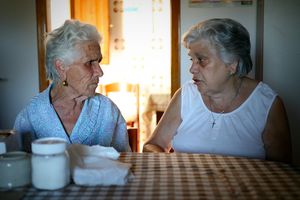 Documentary photography, Portrait, Family, Sisters, Immigration. © Irena Siwiak Atamewan