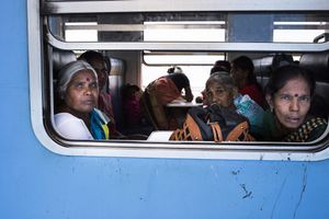 Women in the train, Sri Lanka