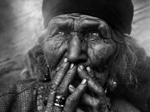 Mokhit.