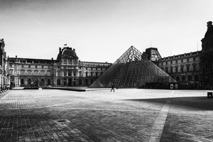 Cour Napoléon, Musée du Louvre.