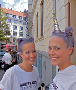 "Äffinnenzirkus"
