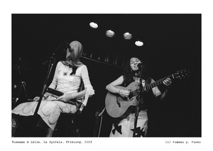 ROSANA Y ZELIA - hiding