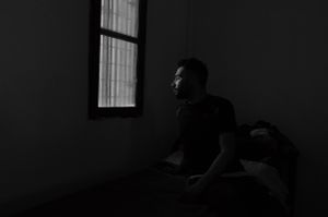 Hamza arrived from Tunisia, trying to go to France to undergo a surgery in his left eye nearly blind. Stopped by police in Italy, he is now held in the Center waiting to be expelled.