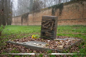 Grave of the novelist Giorgio Bassani designed by Arnaldo Pomodoro