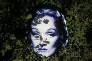SCARECROWS, MARLENE DIETRICH