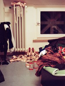 One hundred shoes