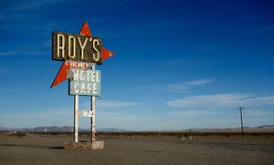 "Roy's"