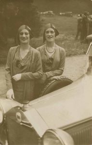 The Famous Rowe twins of the Casino de Paris, Paris, 1929 © Jacques Henri Lartigue, Stepher Daiter