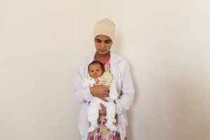 Rana with her baby daughter Zaynab who was born in Jordan. “At home we couldn’t buy anything, we had no bread, no water and no electricity. I decided to come here when I discovered I was pregnant.” © David Brunetti