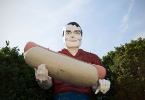 Bunyon with a Hotdog, Atlanta, IL
