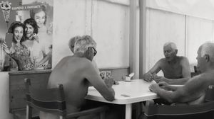 Playing the Italian card game 3/7
