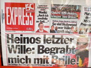 "KÖLLYWOOD COLONIA" -or "THE STARS ARE HERE TO STAY"