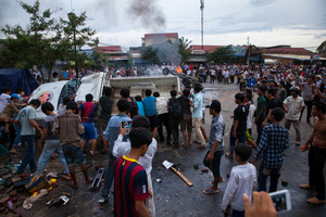 Mobs attack and burn two police cars at Stung Meanchey District in Phnom Penh. Later on they attacked a man they thought to be Vietnamese.
