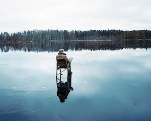 On the Thin Ice of Remembrance