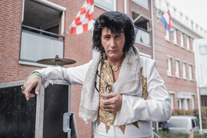 Calling Elvis