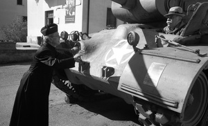 Giulio Bersellini, alias Peppone, und Abdon Boni, alias Don Camillo,