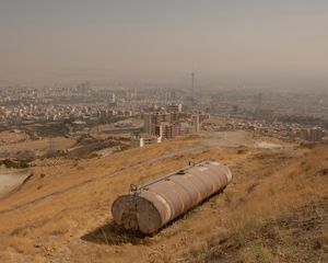 Outlying oil container