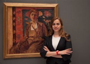 Art historian and art journalist Daria Ghiu in front of the painting by Nina Arbore, © National Museum of Art, Bucharest