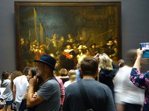The Crowded State of Viewing Art