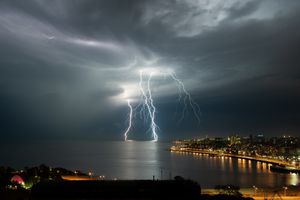 Serie : De Arriba Un Rayo