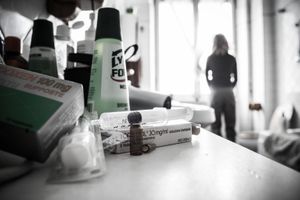 Aura Phase. Since Mere suffers a complication of migraines, is essential for her to foresee which type is next coming, to prevent it. However, she often ends with a 'drugs lottery' which must be followed by difficult detoxication sessions. © Riccardo Budini / UnFrame