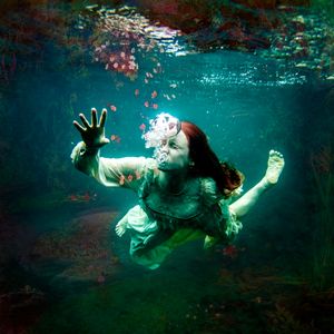 INSURGENT OPHELIA. A contemporary representation.