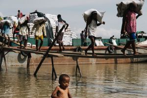 Unloading the load, Mandalay, Myanmar, 2016