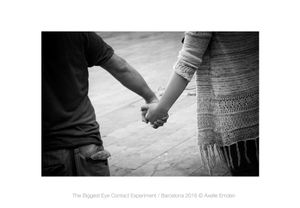 People holding hands, invited to create a circle by Pau, the organizer of the event