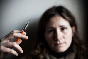 Mere started a therapy of periodical sessions of subcutaneous  injections of botulinum toxin A on the scalp and neck. Since then she had a significant reduction of tension-type headaches attacks. © Riccardo Budini / UnFrame
