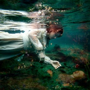 INSURGENT OPHELIA. A contemporary representation.