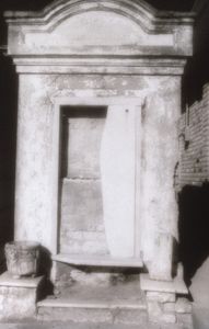 St. Louis II, tomb facade