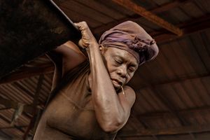 Grinding palm nuts