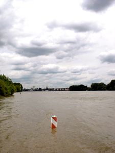 "HERE COMES THE FLOOD" or "SEALED CITY" "VERSIEGELTE STADT"