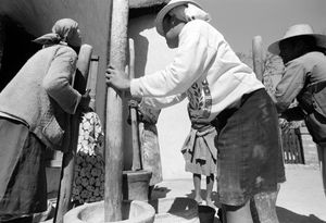 "Pounding the Rice" Andoabatanomby 1996