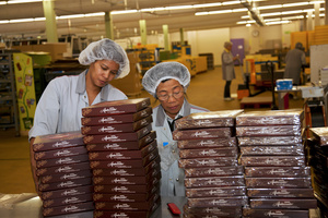 Ouvrières immigrés à la chocolaterie,  Broc; immigrant workers at the chocolate factory