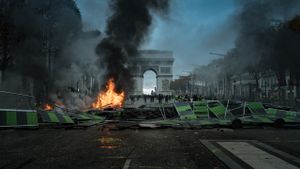 Yellow Vest riots in Paris. Champs-Élysées, 2018.