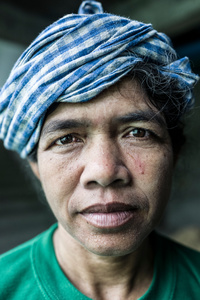 Porn Veuon 45 from Pursat Province started working in construction 1 year ago. She moved to Phnom Penh with her  husband and 5 children.