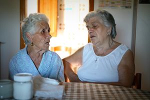Documentary photography, Portrait, Family, Sisters, Immigration. © Irena Siwiak Atamewan
