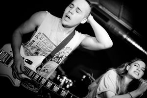 Haisy Ventures, LIve, Lausanne (2012)© Enilffo Raeppa