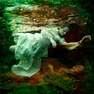 INSURGENT OPHELIA. A contemporary representation.