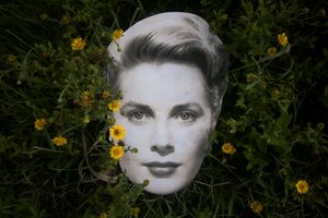 SCARECROWS, GRACE KELLY