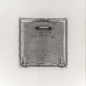 Narcissus'  mirror, again./Lo specchio di narcisso, ancora