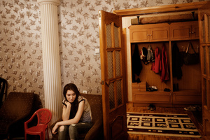 Kamola speaks fluently English thanks to the American TV series she watches at the local internet point and to the expensive private school her family manages to send her to, with great economical sacrifices.
