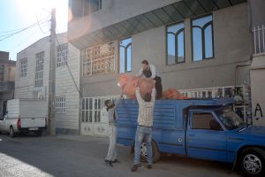 People of Kermanshah while preparing donations and sending them to the region